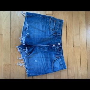 LEVI’S 501 Cut-off Jean Shorts